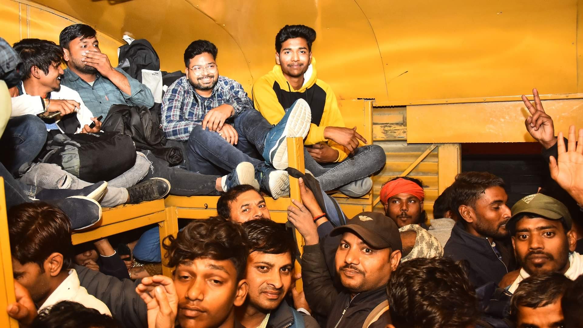 Crowd in trains and buses going to Prayagraj.
