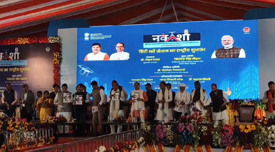 मंच पर एक साथ शिवराज सिंह व सीएम यादव