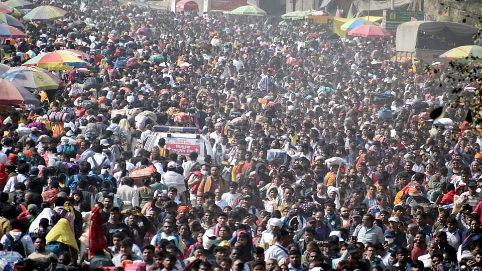 Mahakumbh 2025 Traffic Jam Heavy Jam in Prayagraj Pilgrims Struggle as Roads and Stations Overflow