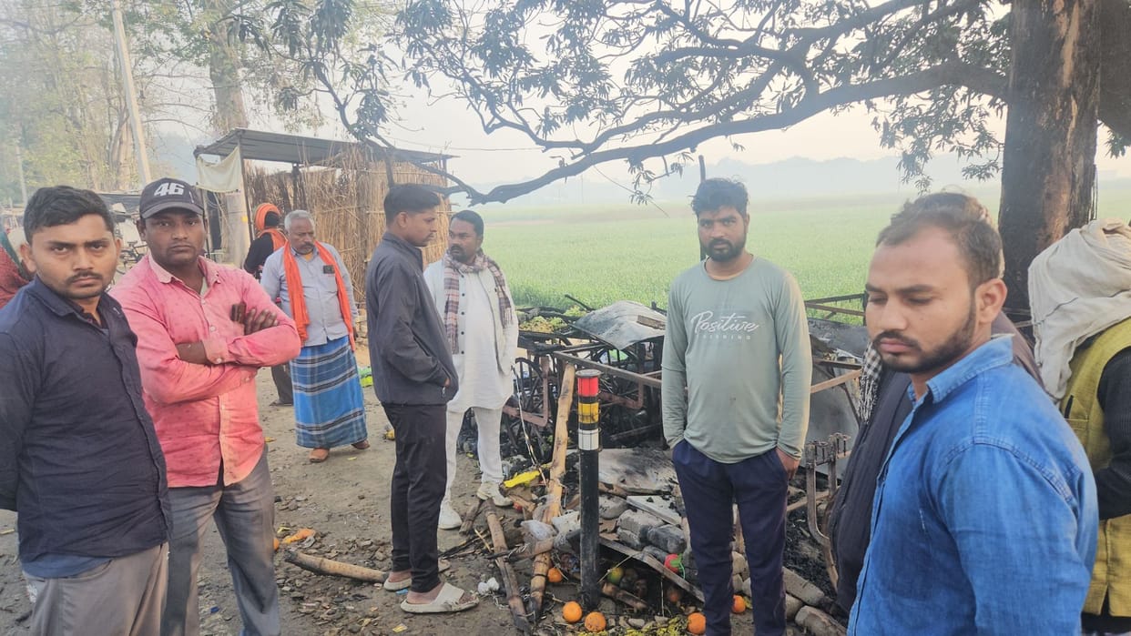 Fire in fruit shop loss of more than two lakhs in bhadohi