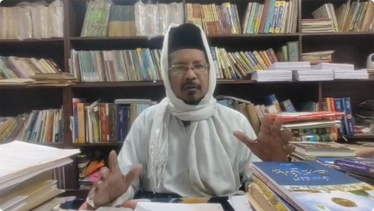 Maulana Shahabuddin Razvi on SP leader Mata Prasad over English language
