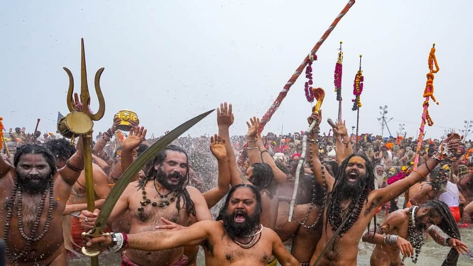 maha kumbh 2025 rajeshwar khooni khichdi and barfani how many types of naga sadhus what is the difference