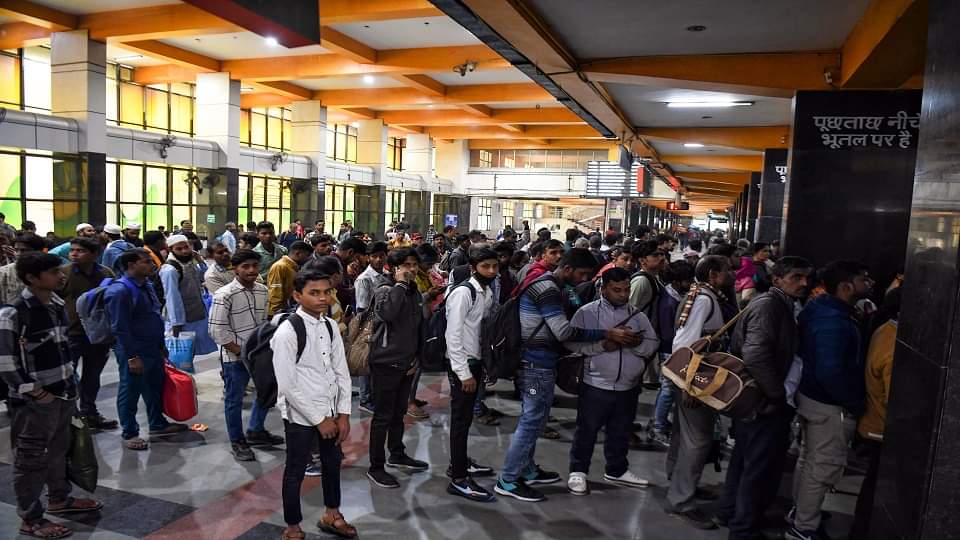 Tight security arrangements at New Delhi station passengers going to MahaKumbh being given entry from gate num