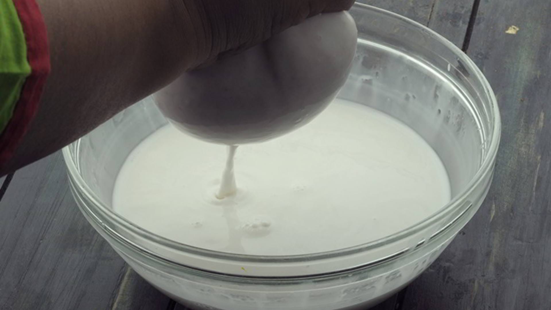 Coconut Milk For Hair This is a lifesaver for lifeless hair prepare it at home by following This Tips Disprj