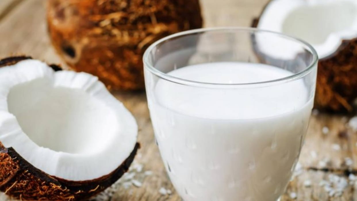 Coconut Milk For Hair This is a lifesaver for lifeless hair prepare it at home by following This Tips Disprj