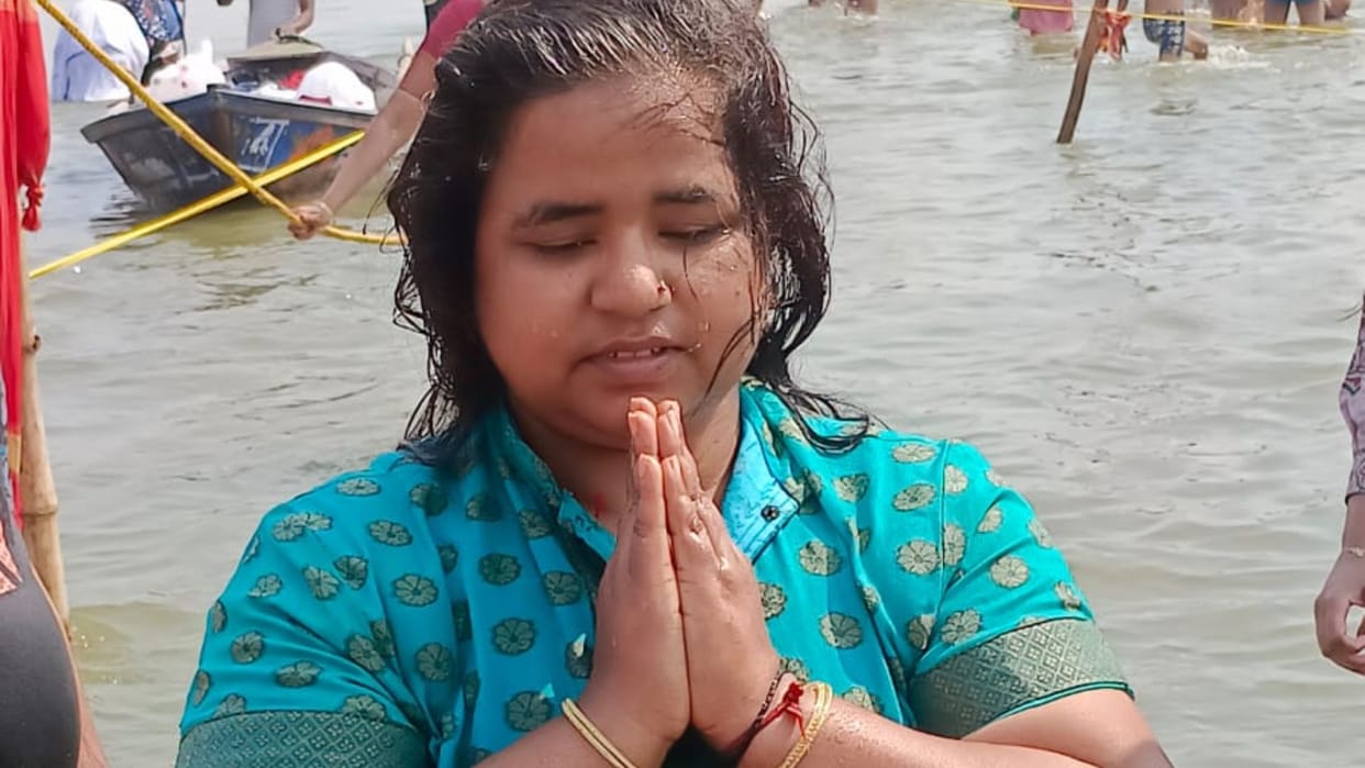 Nazneen Ansari took a dip in Maha Kumbh gave the message of adopting Sanatan culture