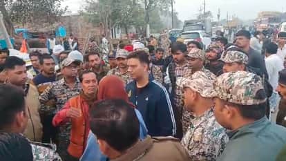 Bhind Accident News Collision Between Dumper and Van Five Died MP News in Hindi