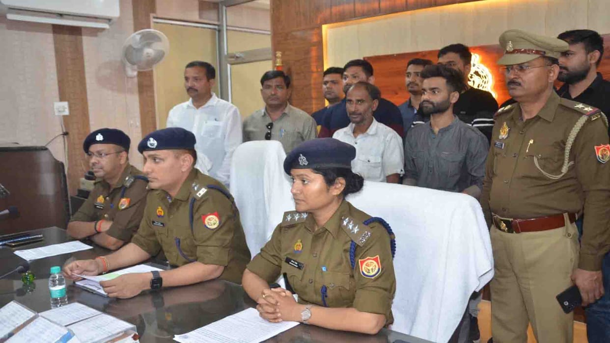 Two inter-district smugglers arrested with charas worth 23 lakhs