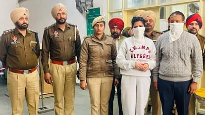 Vasam k nri कपल rur गि rur गि rur गि kirigharadauradauradauradauradauras में में में में में rirchirthurauraurauraurauradurauraurauraduraurauragurauth डील बाथिंडा पुलिस ने एनआरआई दंपति को गोल्ड ज्वैलरी चोरी की झूठी शिकायत दर्ज करने के लिए गिरफ्तार किया
