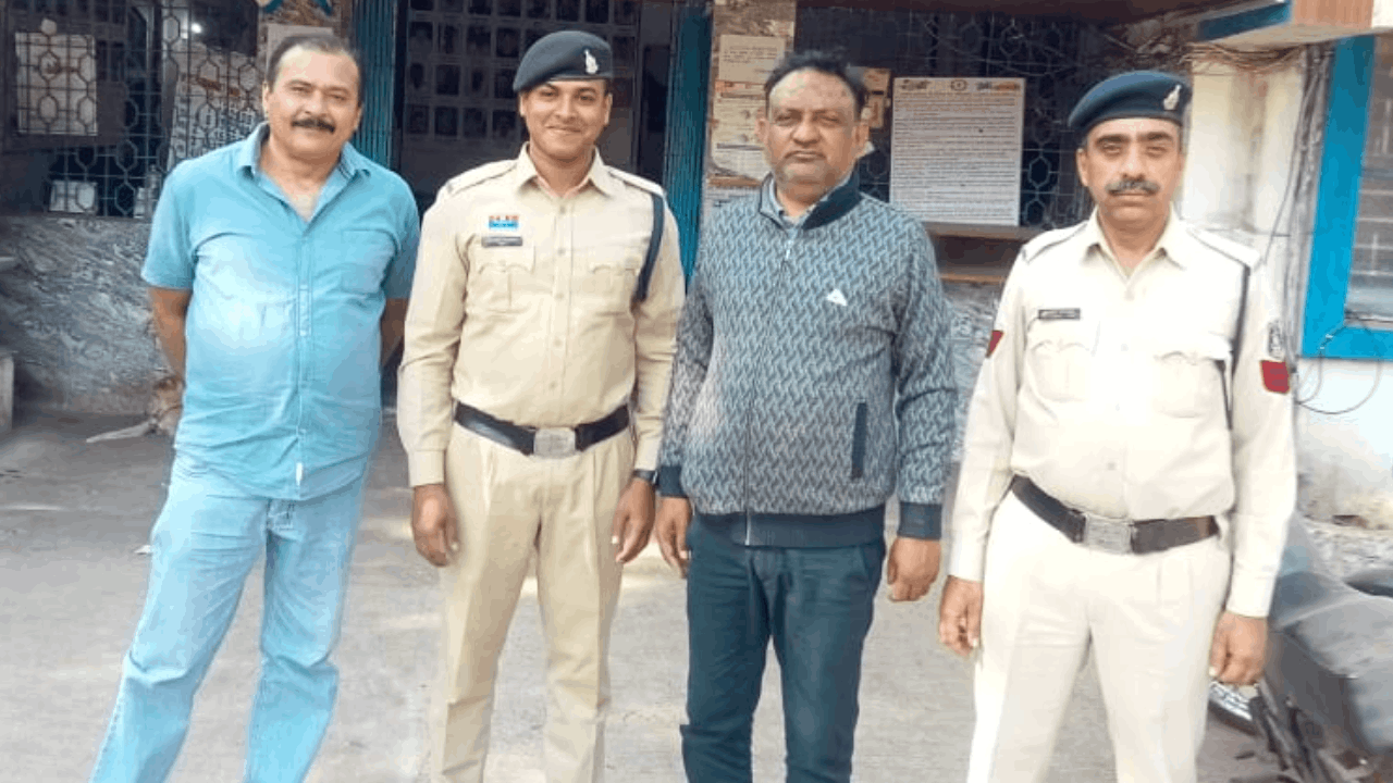 पुलिस की गिरफ्त में आरोपी