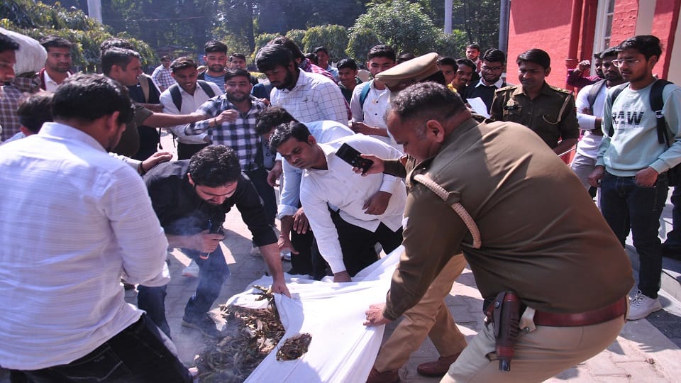 Meerut: Students angry in Meerut College over cutting of trees, clash with police, Inspector injured