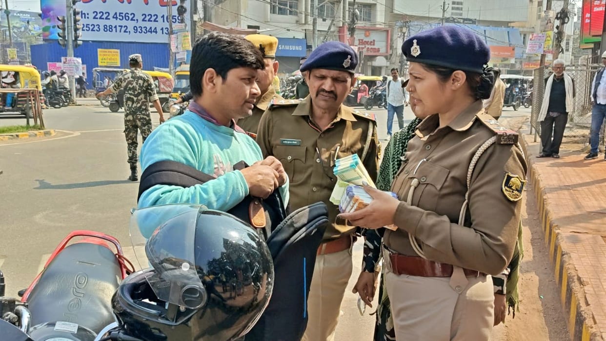 Patna News: Lakhs of rupees found in bag of a bike rider during a special checking campaign, Bihar Police