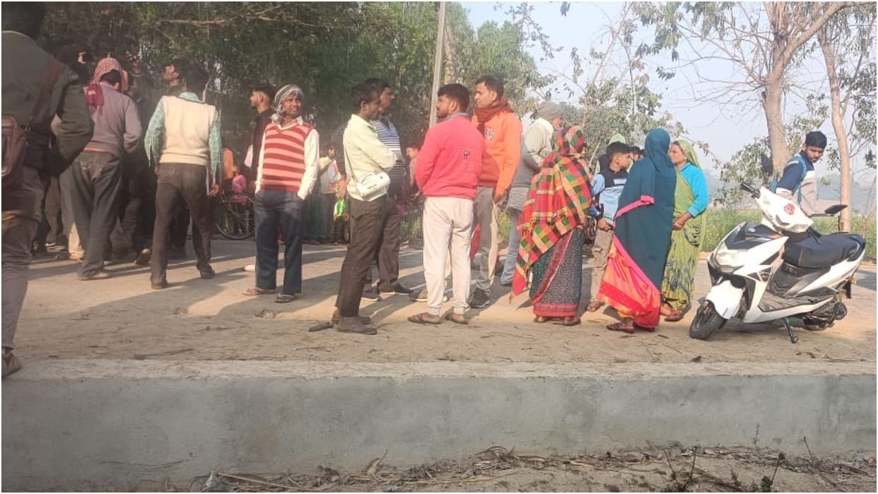 girlfriend freed herself from her boyfriend and jumped in front of the train in Pilibhit