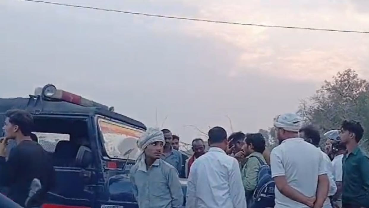 Two people including a youth died in Bhadohi road accident incident happened in Abholi and Jangiganj market