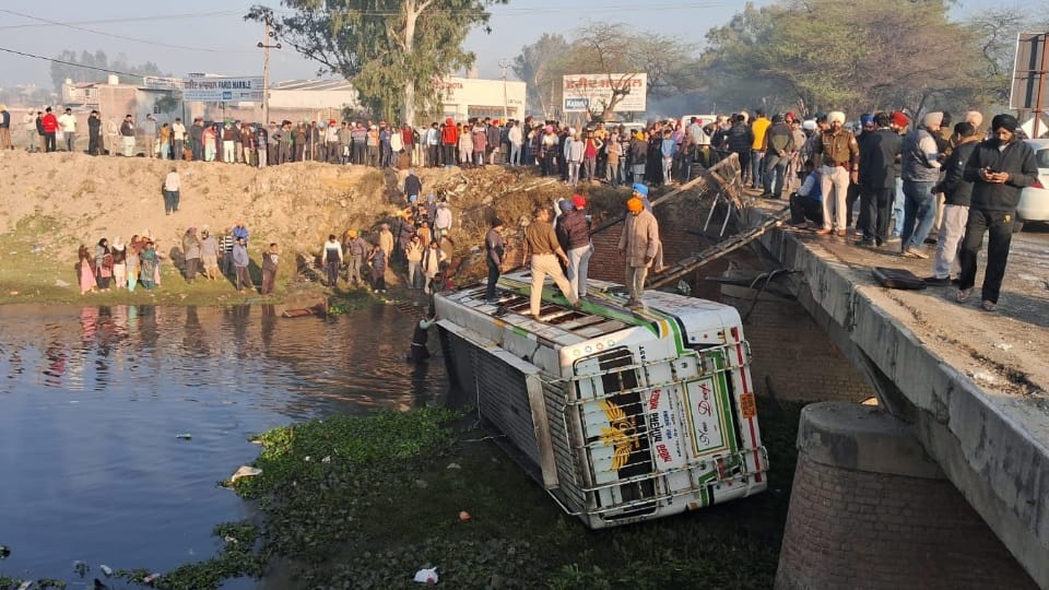 Big Accident in Faridkot five died many people injured