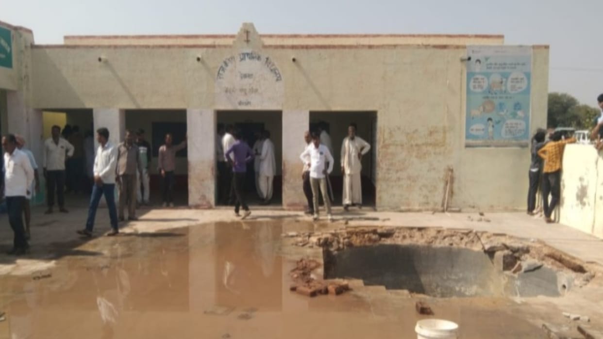 Bikaner News: Three Schoolgirls Die as Dilapidated Water Tank Roof Collapses While Drawing Water