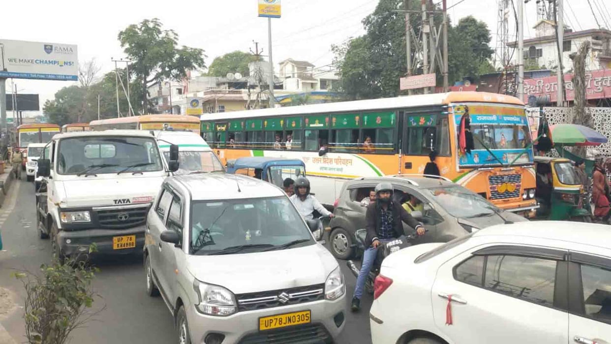 Kanpur illegal extortion at Ramadevi audio of conversation between illegal stand operator and vehicle driver