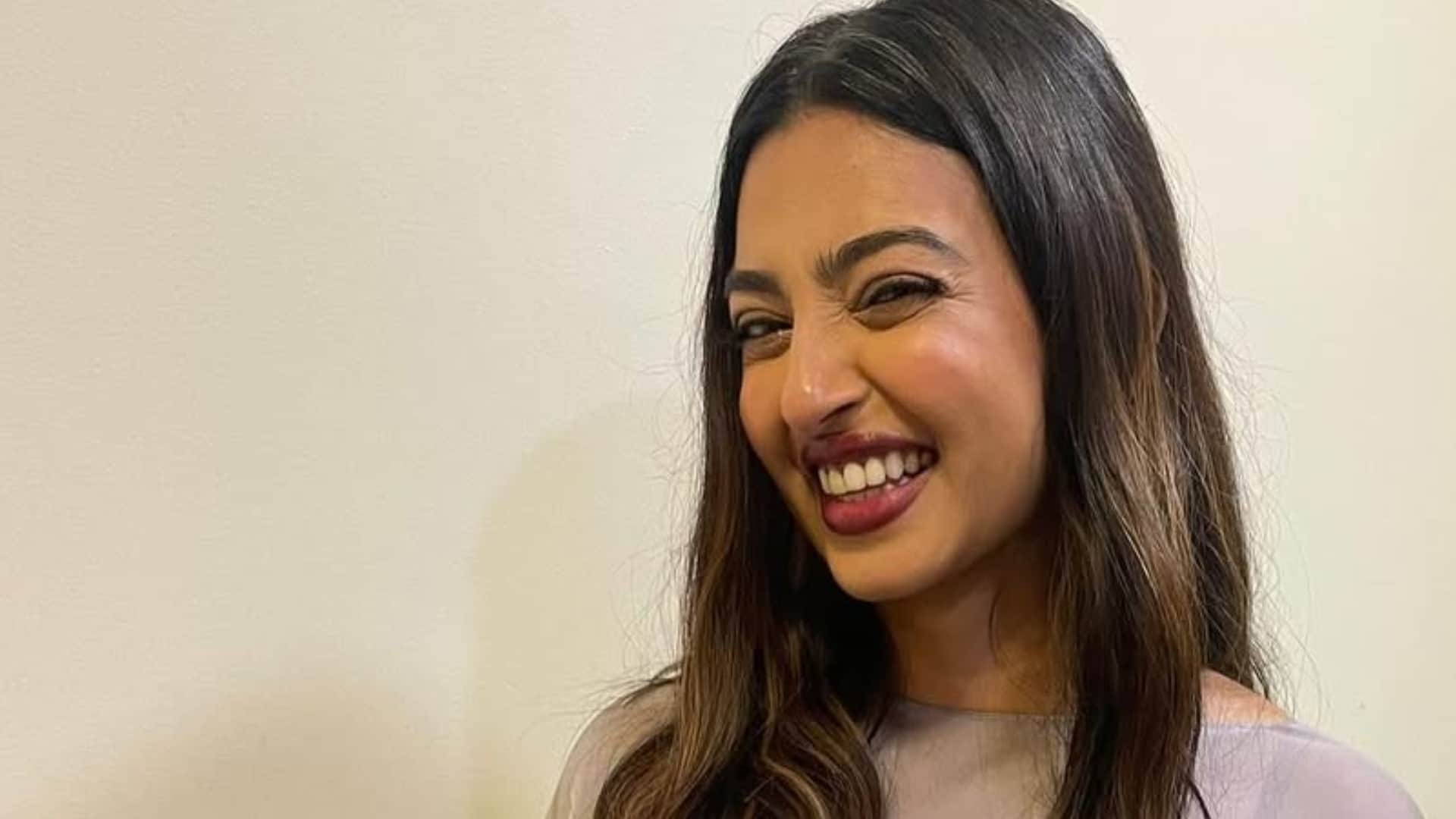 Radhika Apte Share photos of breast pumping in bathroom during bafta 2025 in Social Media