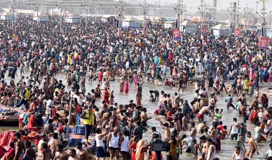 Endless flow of devotion at the Sangam, till now 55 crore devotees have taken a dip in the Mahakumbh.
