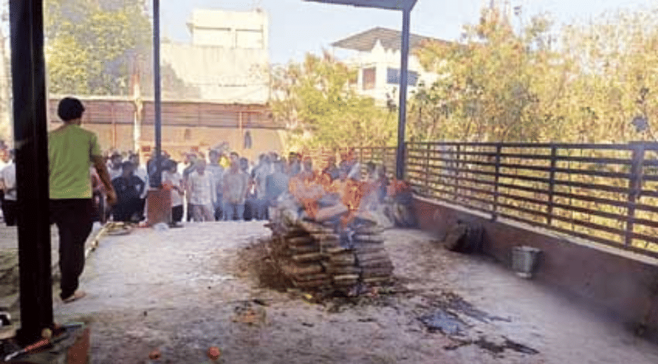 Indore News Controversy at Cremation Ground Over Cow Dung Funeral