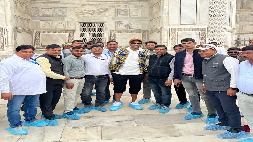 Cricketer Shikhar Dhawan visited the Taj Mahal