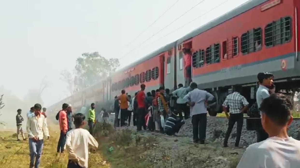 Passengers stopped Triveni Express by pulling chain as smoke started coming out of wheels