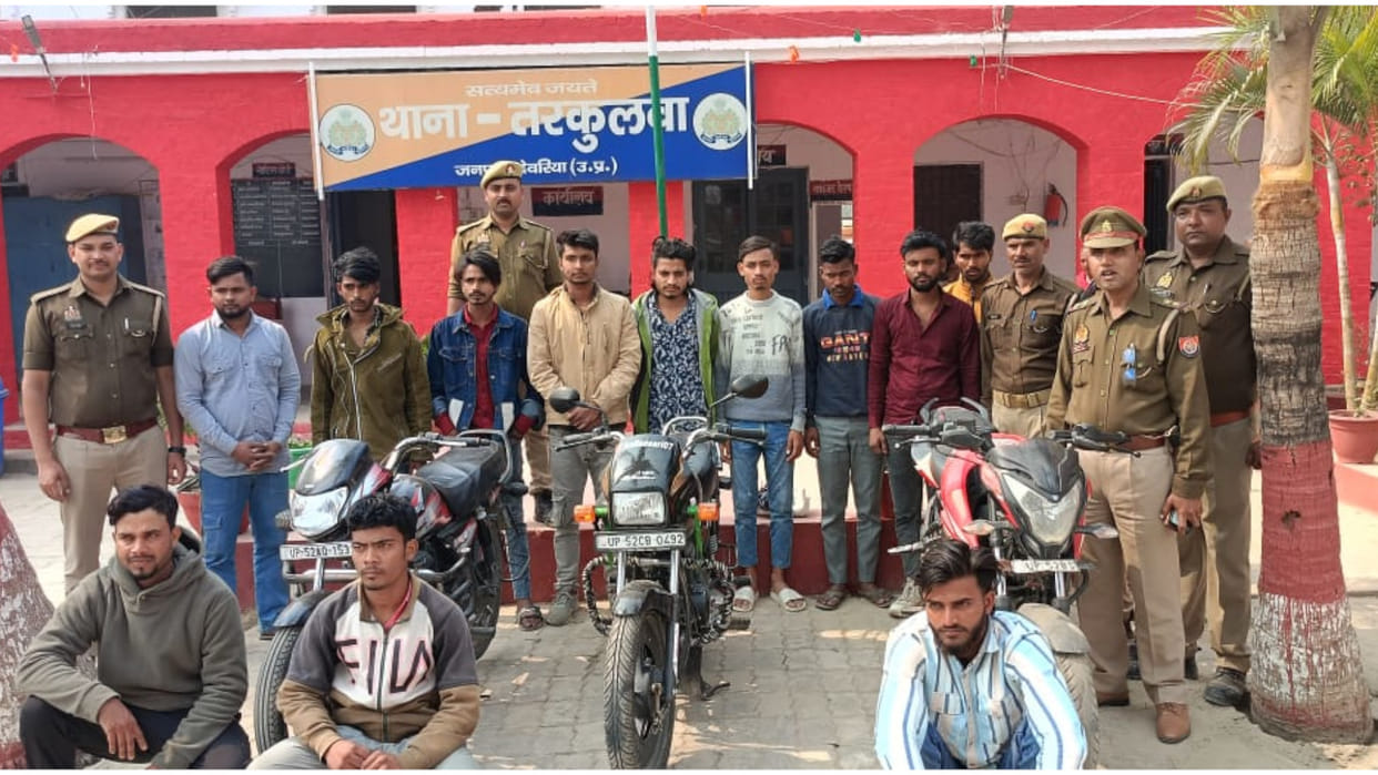 Deoria Police arrested 11 leaders of 307 and 302 gang, they were spreading terror by making reels on the page.