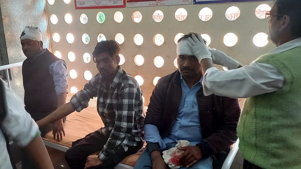 Muzaffarnagar: the wedding procession's bus overturned after hitting divider, there was screams, 40 injured