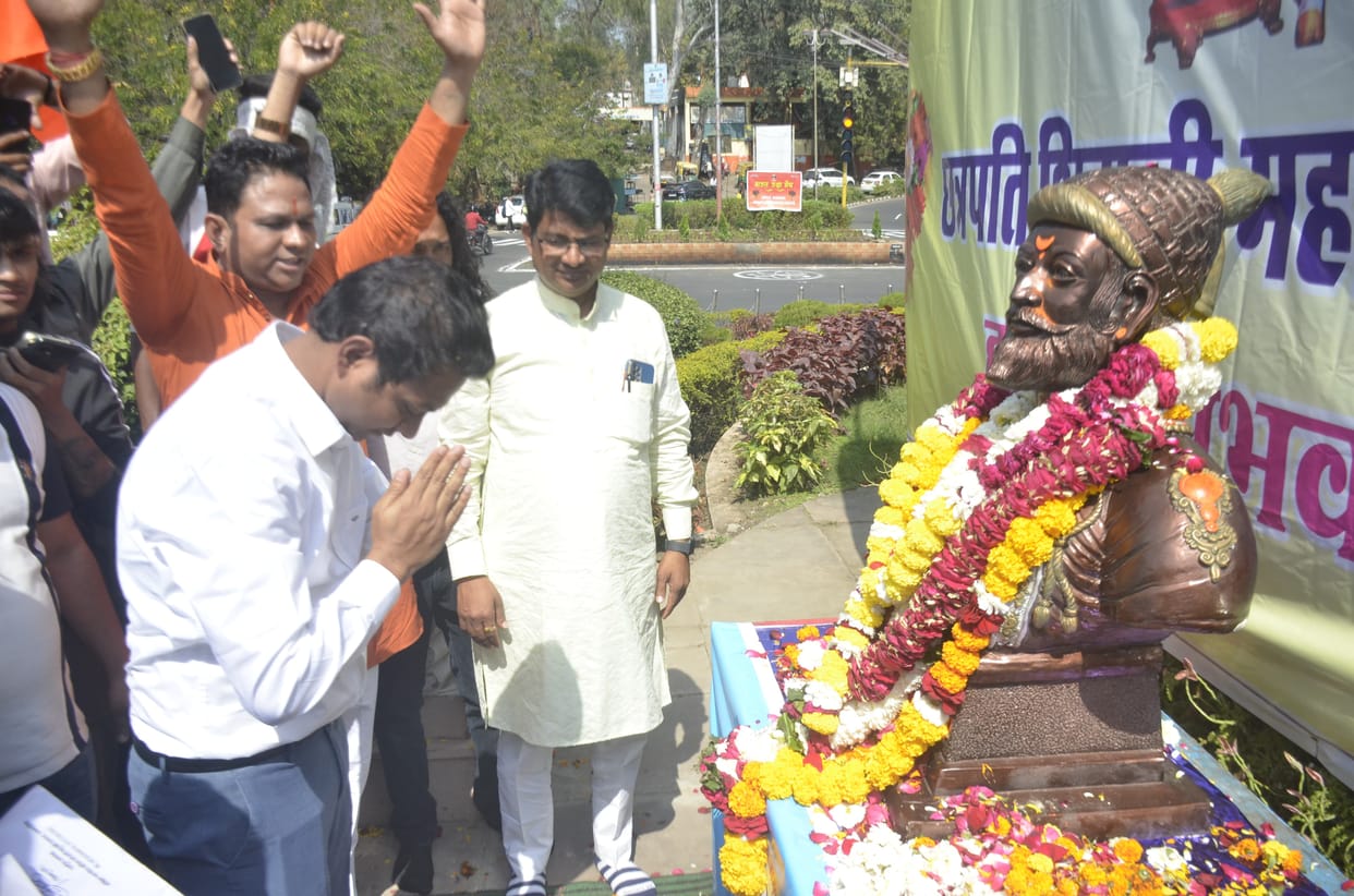 Bhopal: Tehsildar in Bhopal had to apologize, mike was turned off during Shivaji's birthday celebration, peopl