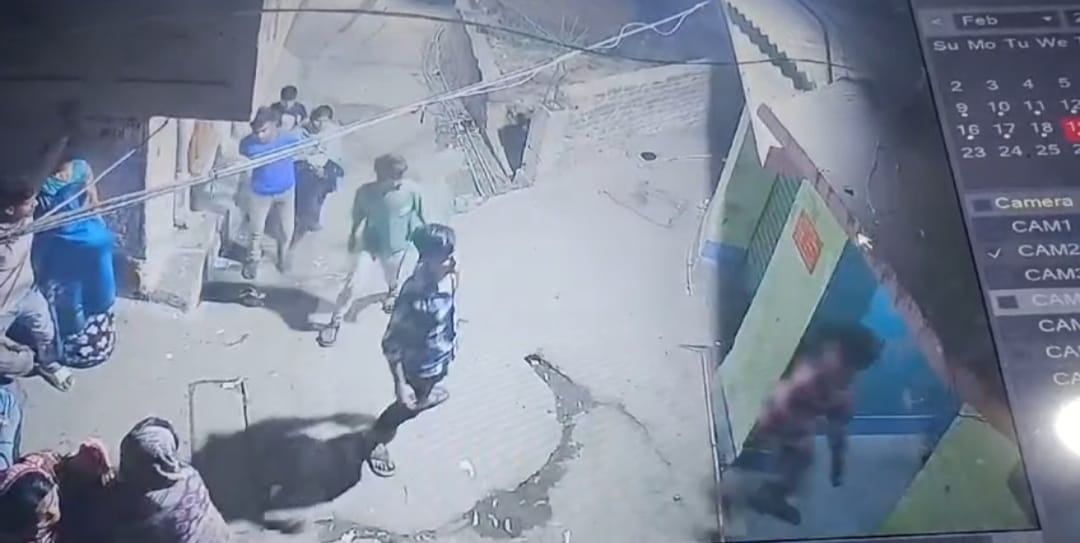 Bihar News: Gaya Ward Councilor's house attacked, mother injured; Panic in the area due to firing