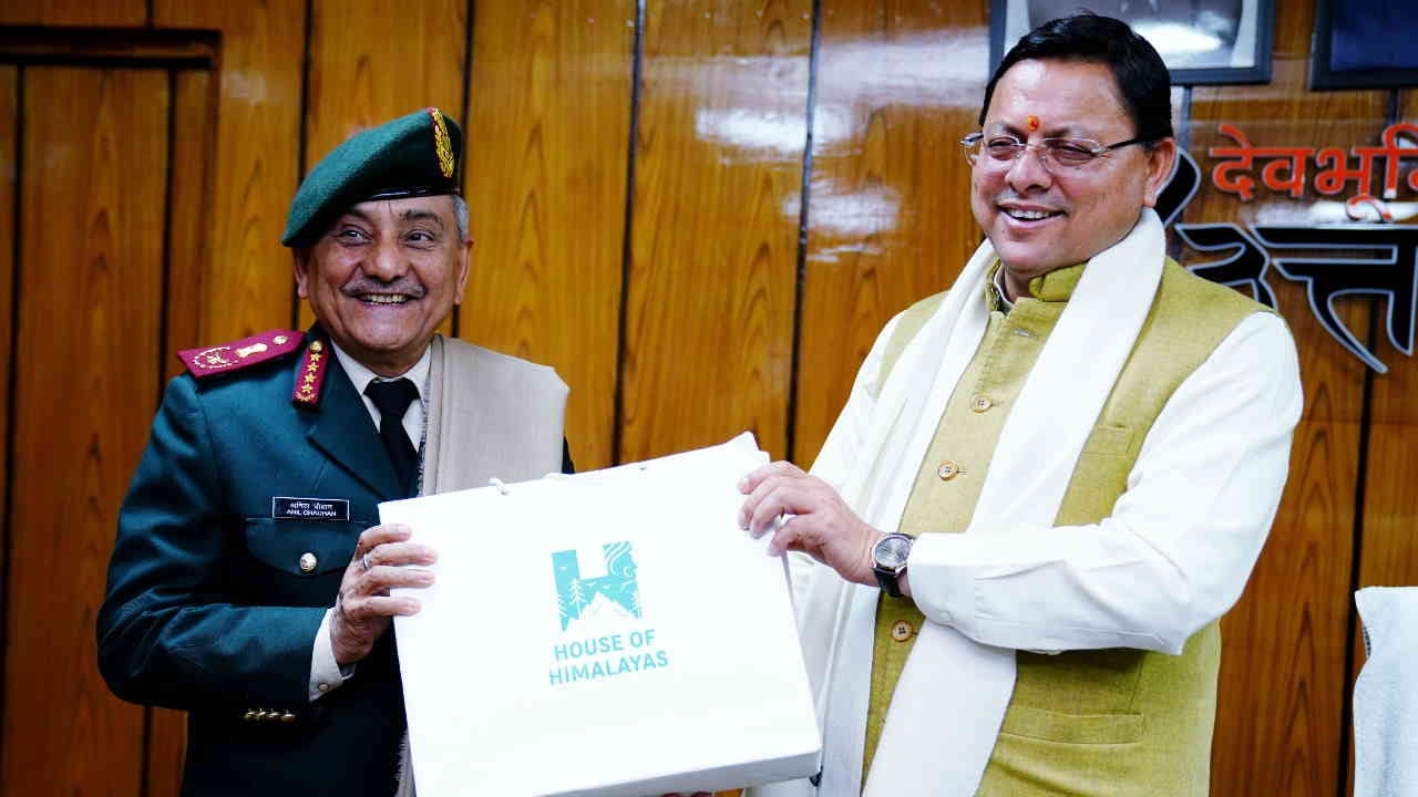 CM Dhami met Chief of Defense Staff CDS General Anil Chauhan in Dehradun Uttarakhand News in hindi