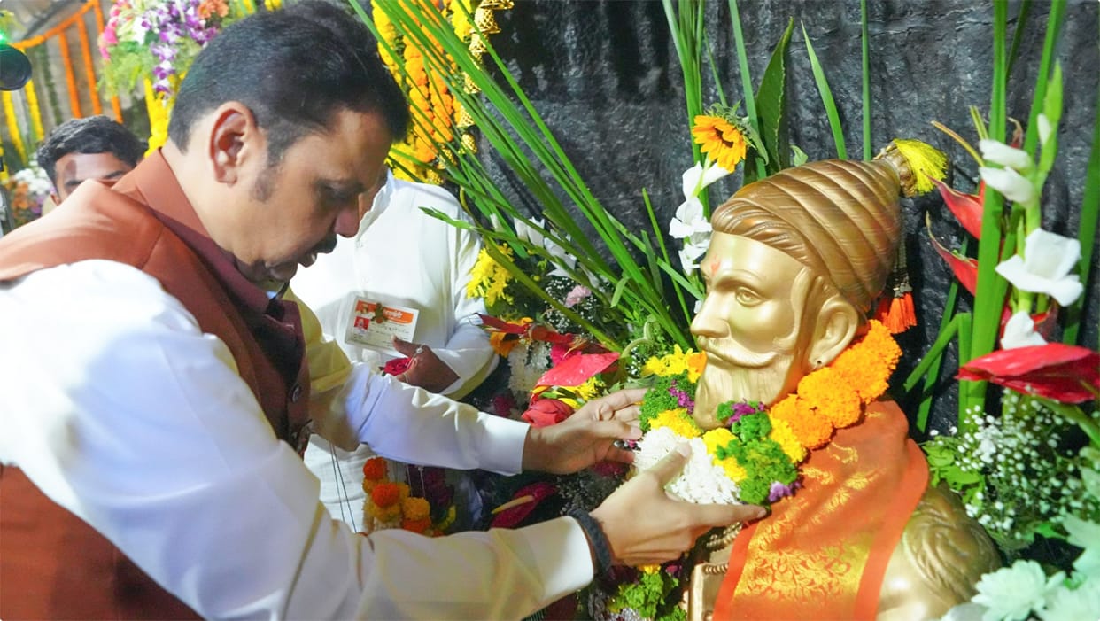 cm Fadnavis hails Shivaji Maharaj as management guru and able administrator, News in hindi