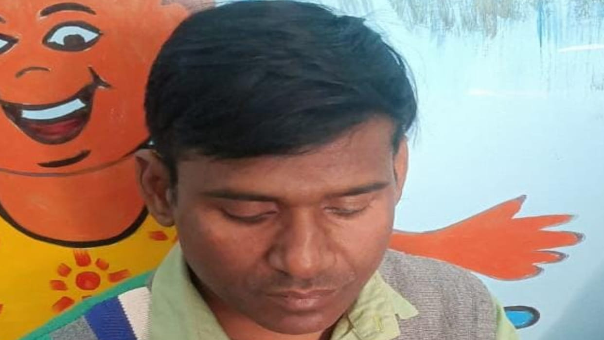 In Gorakhpur, Babu of irrigation department arrested for taking bribe of five thousand rupees.