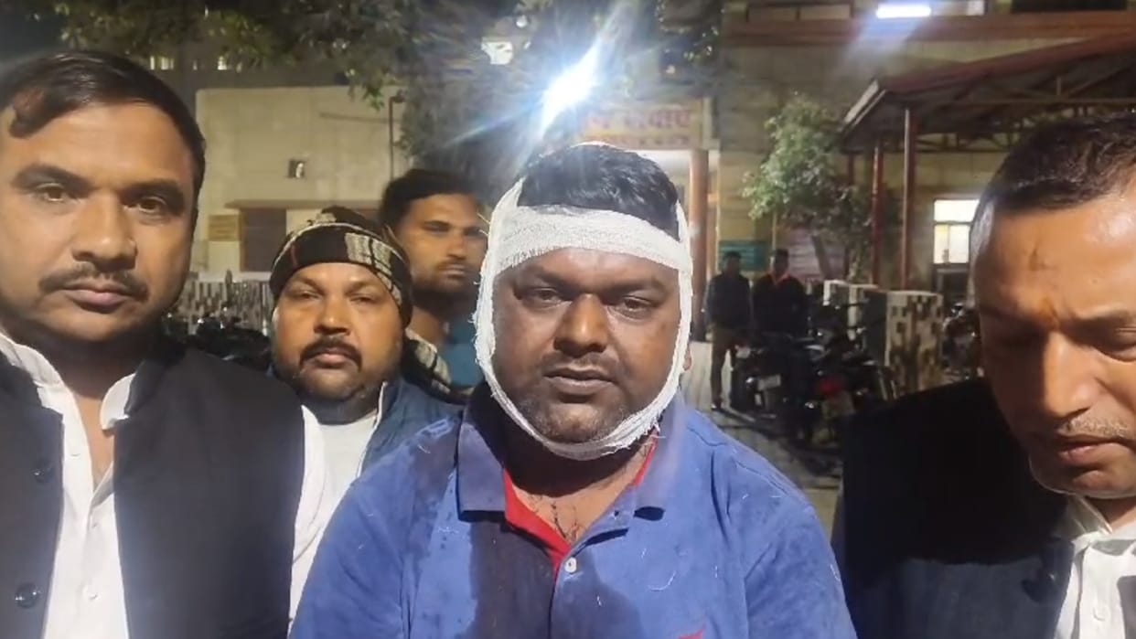 A SP leader got beaten in Gonda.