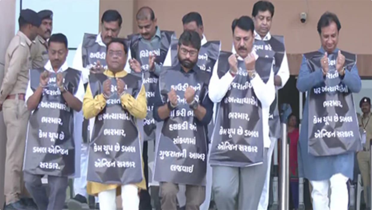 Gujarat Congress MLAs protest against deportation of Indian immigrants from US, News in hindi