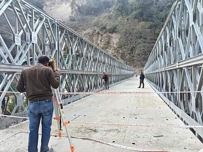 Rudraprayag Gaurikund Highway: कुंड में 70 मीटर लंबा बैली ब्रिज बनकर हुआ तैयार, ट्रायल भी सफल Rudraprayag Gaurikund Highway 70 meter long Bailey bridge is ready in Kund trial is also successful