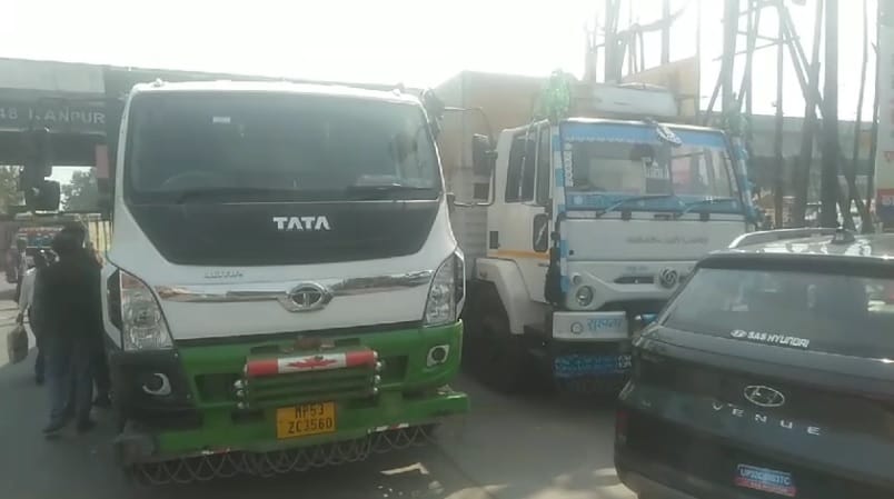 ACP Chakeri caught nine vehicles loaded with cattle on highway interrogation of drivers and operators