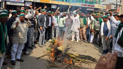 किसानों ने जलाई गन्ने की होली