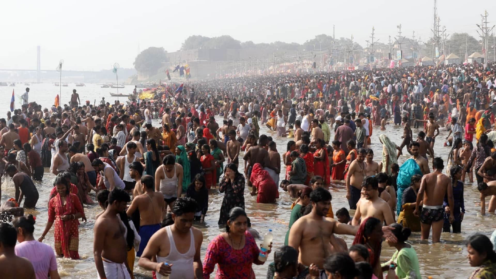 MahaKumbh 2025 MahaKumbh is decided by special dates not by number of devotees