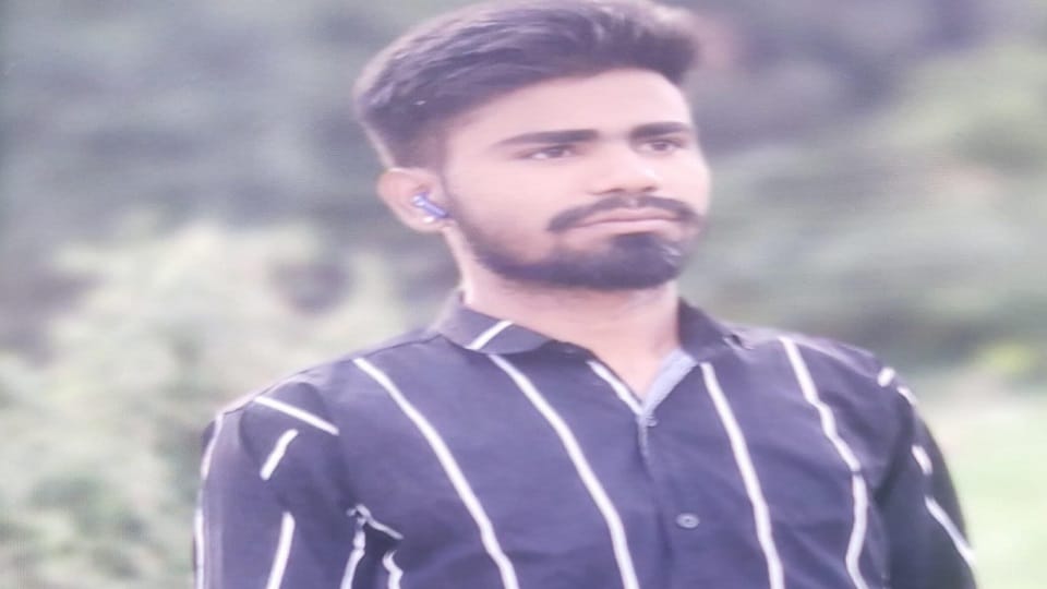 man who went out to distribute his wedding card died in a road accident in rudrapur