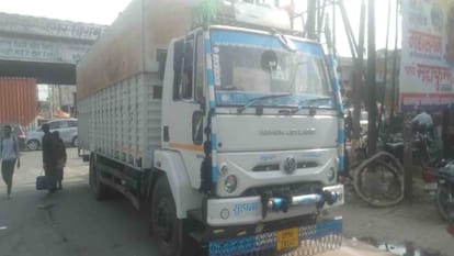 Kanpur: Truck loaded with cattle hit ACP Chakeri's car, caught
