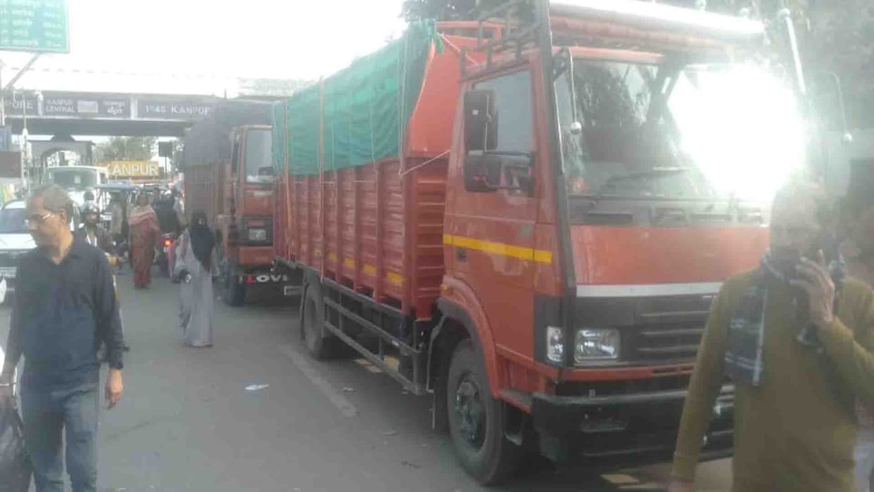 Kanpur: Truck loaded with cattle hit ACP Chakeri's car, caught