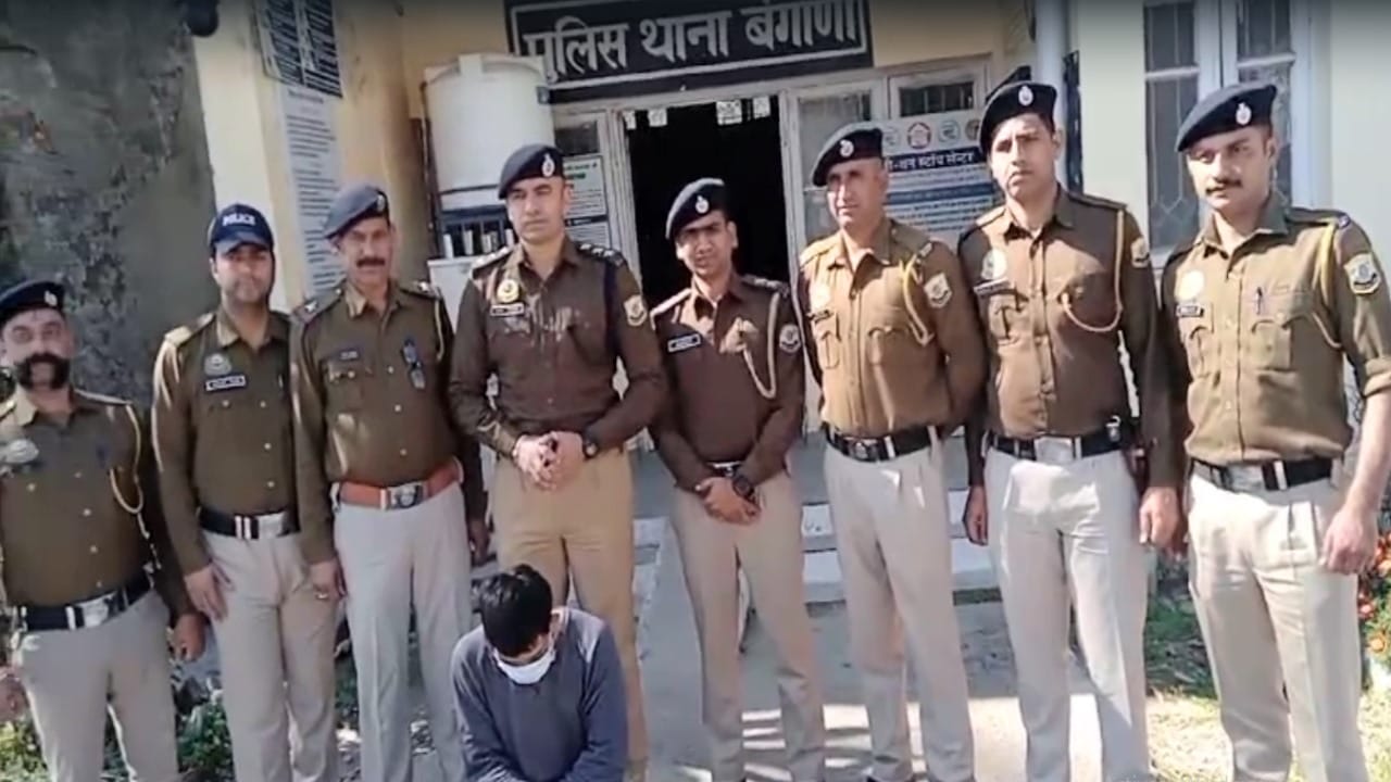Wife killed in front of 5 year old son, husband caught from Delhi after 4 days