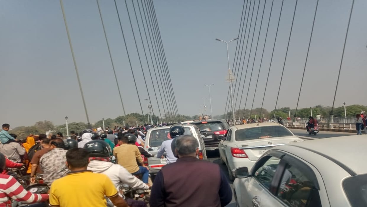 The city remained in the grip of traffic jam, long queue of vehicles on the new Yamuna bridge