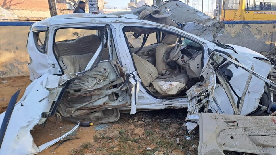 car of the youths running after harsh firing collided with a tree
