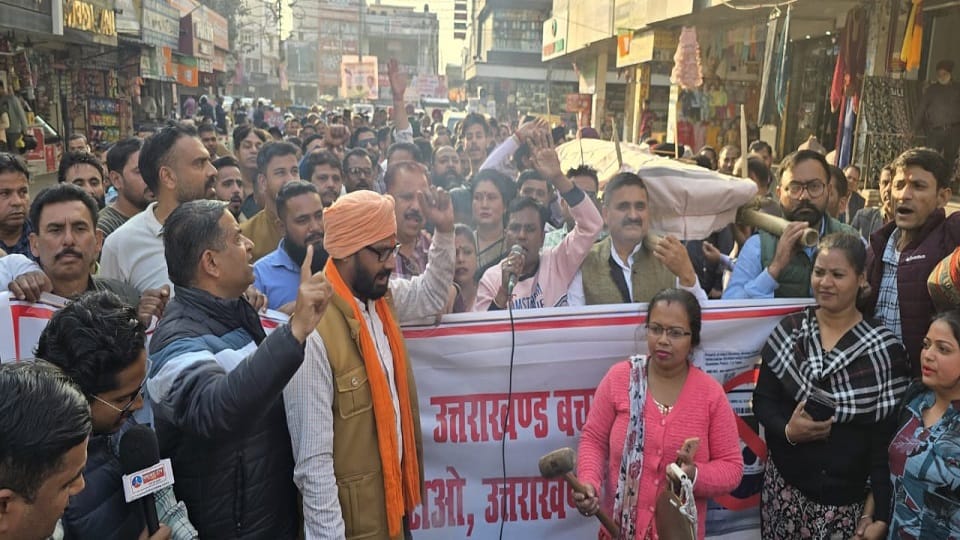 Congress protest against smart meter in rudrapur