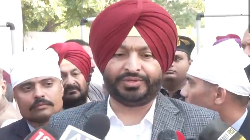 Union Minister Ravneet Singh Bittu reached Punjab CM House in Chandigarh ruckus