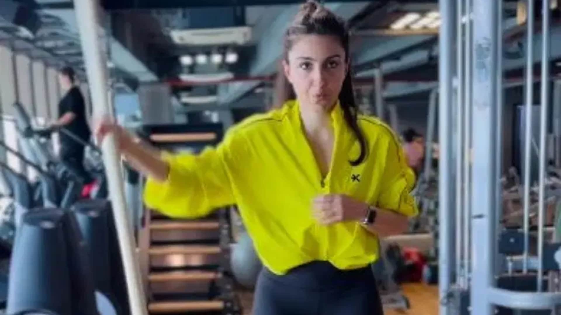 Soha Ali Khan get 50 rupees every year by father mansoor ali khan one telephone in Delhi house