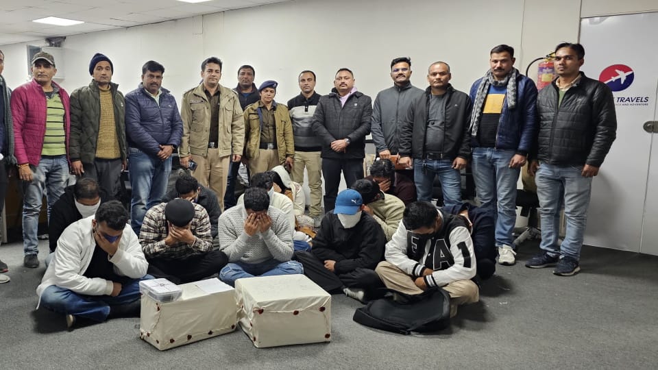 Cyber Crime 13 cyber thugs arrested who dupe people from America and Canada while sitting in Dehradun