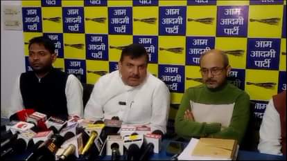 आम आदमी पार्टी के राज्यसभा सदस्य व यूपी प्रभारी संजय सिंह।